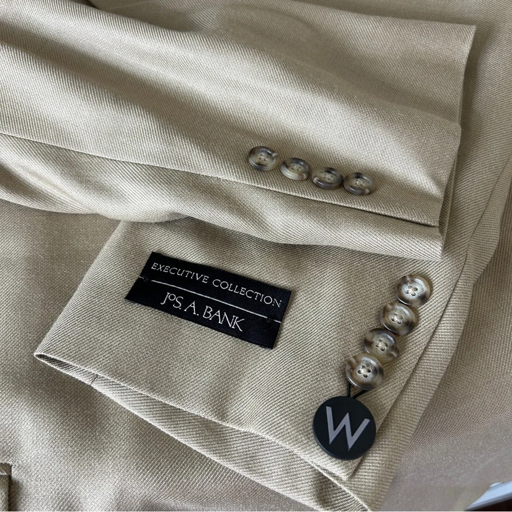 NWT - Jos.A.BANK Men’s suit jacket | 46R   Condition NWT